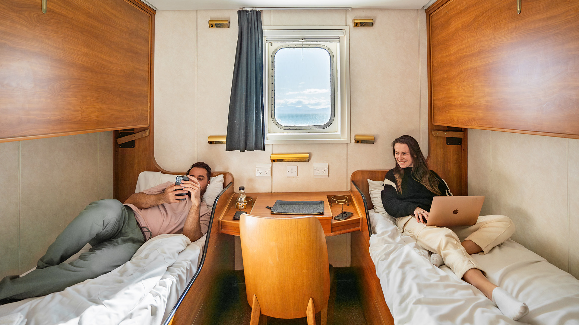 Strait Feronia Twin Cabin